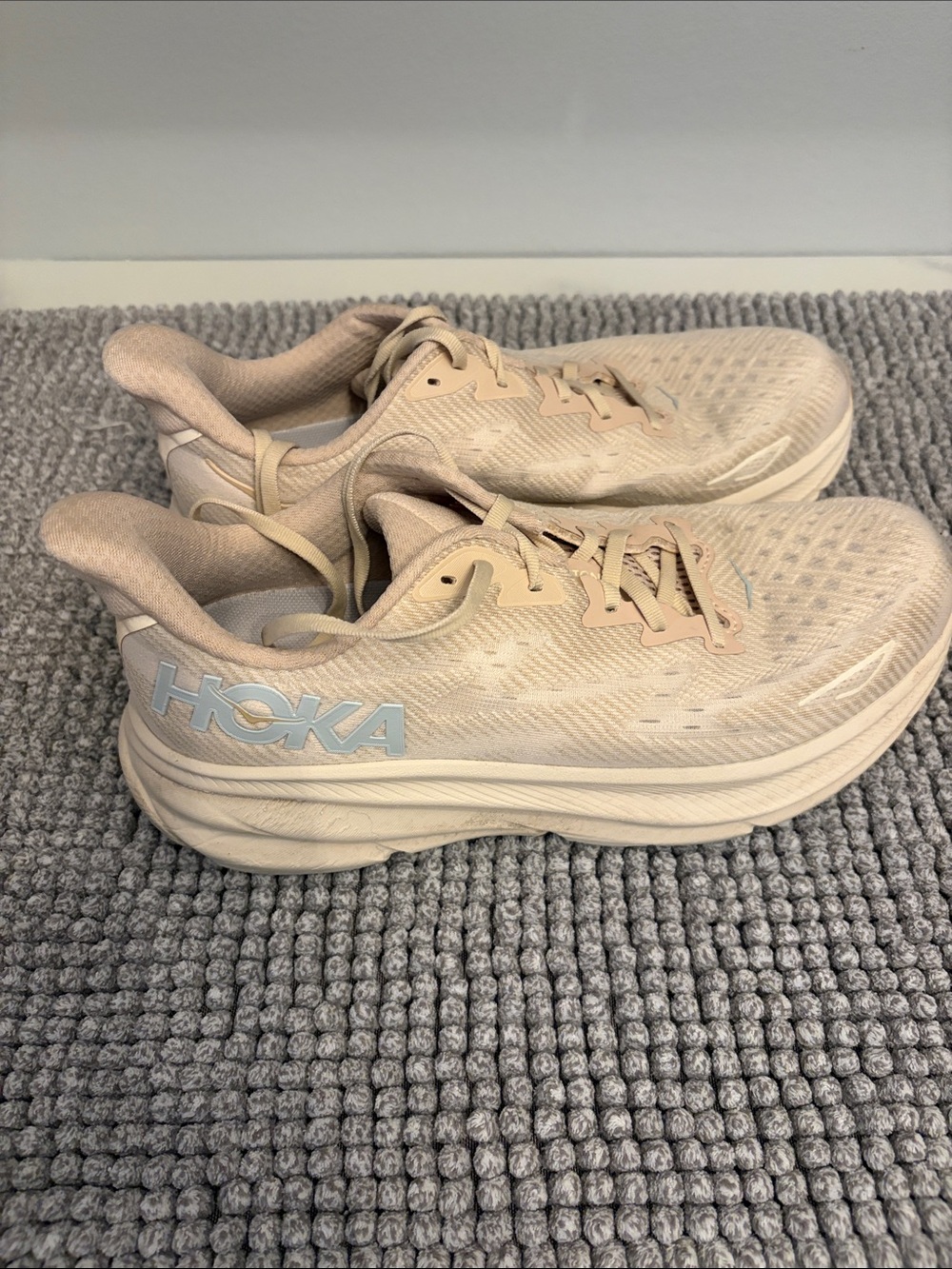 Hoka Clifton 9, 11, shifting sands/eggnog